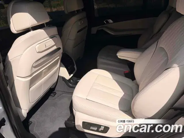 BMW X7 2023 — Photo 9/11