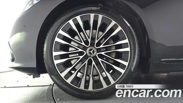 Mercedes-Benz S-Class 2021 — Photo 5/20