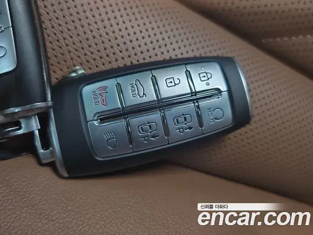 Genesis Electrified G80 2023 — Photo 11/20