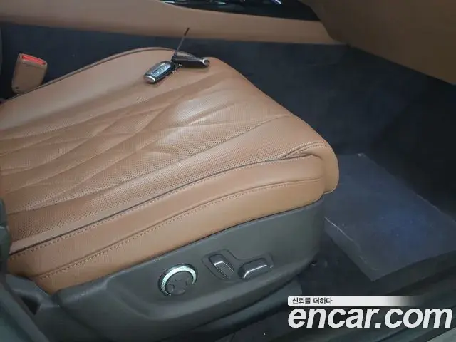 Genesis Electrified G80 2023 — Photo 16/20