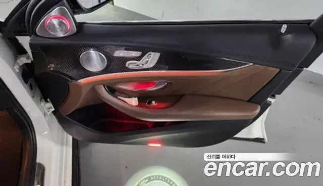Mercedes-Benz E-Class 2018 — Photo 10/18