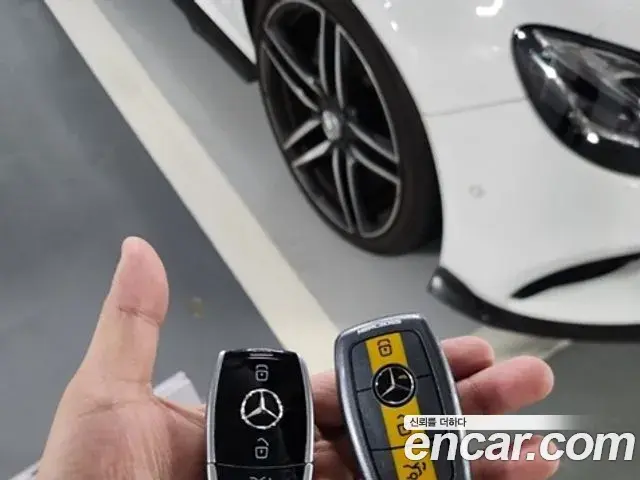 Mercedes-Benz E-Class 2018 — Photo 11/18
