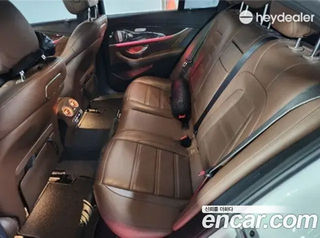 Mercedes-Benz E-Class 2018 — Photo 17/18