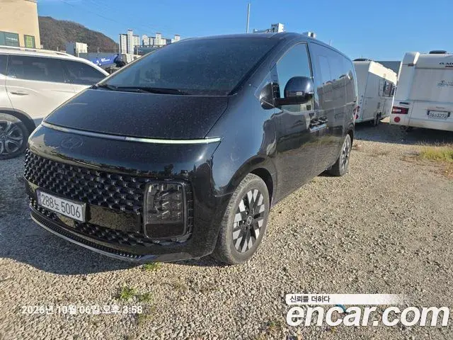 Hyundai Staria 2025 — Photo 1/8