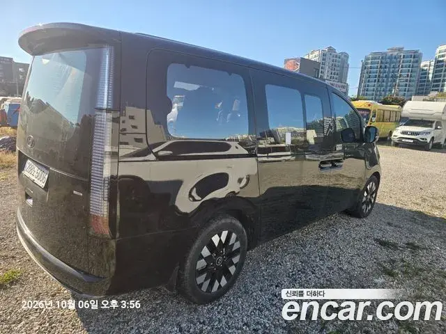 Hyundai Staria 2025 — Photo 2/8