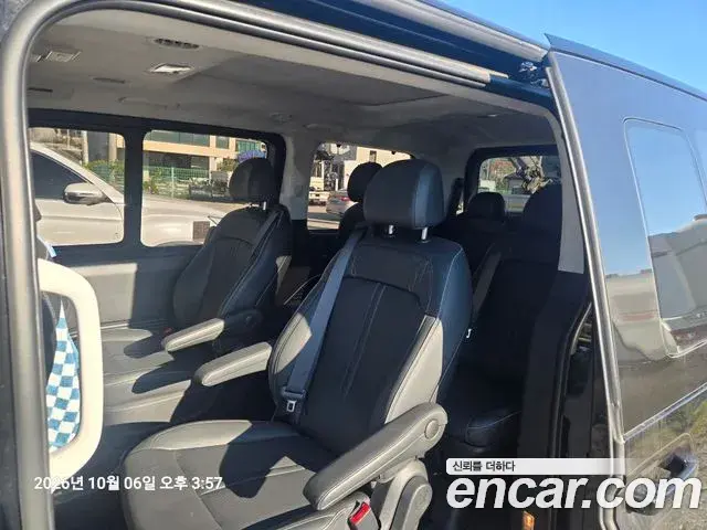 Hyundai Staria 2025 — Photo 6/8