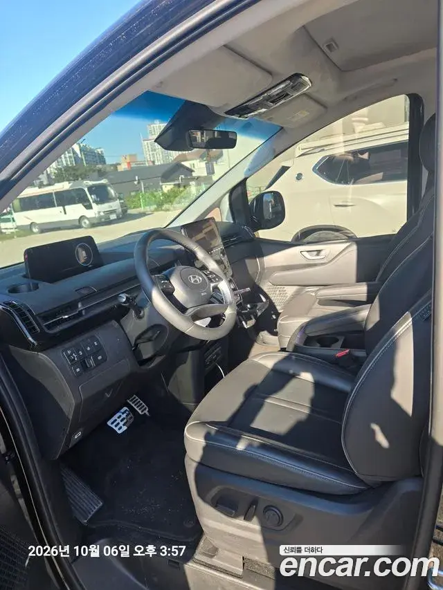Hyundai Staria 2025 — Photo 7/8