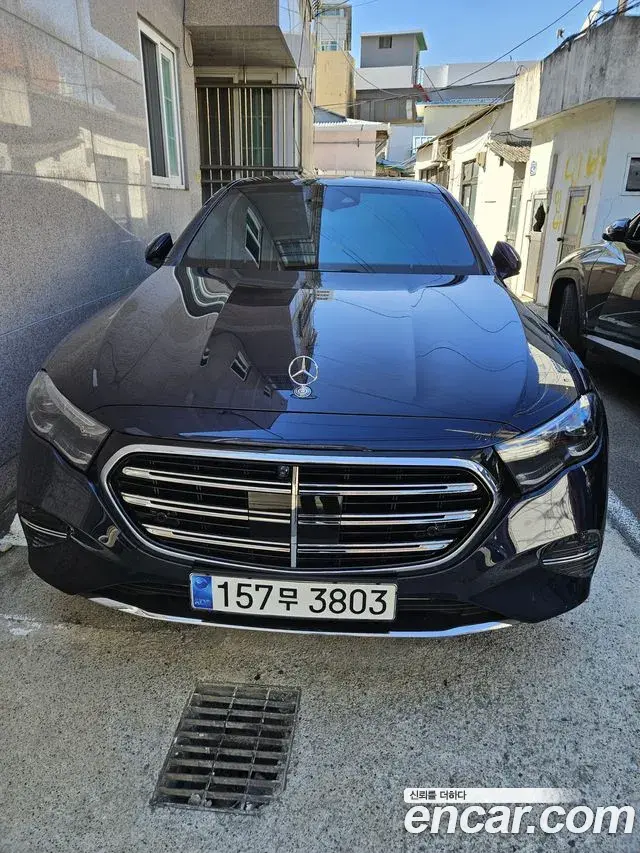 Mercedes-Benz E-Class 2024 — Photo 2/16