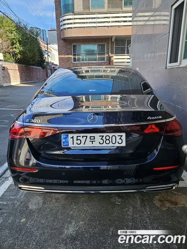 Mercedes-Benz E-Class 2024 — Photo 3/16