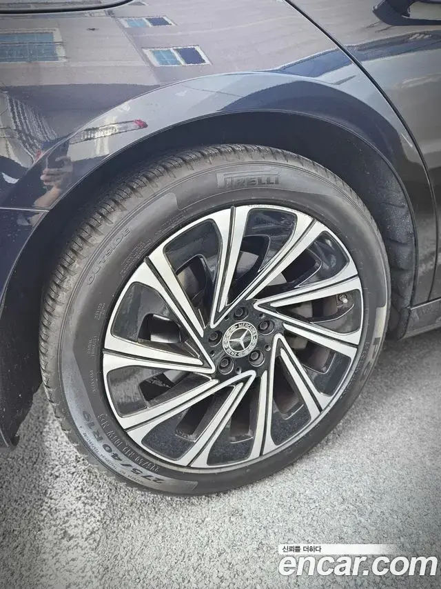 Mercedes-Benz E-Class 2024 — Photo 4/16