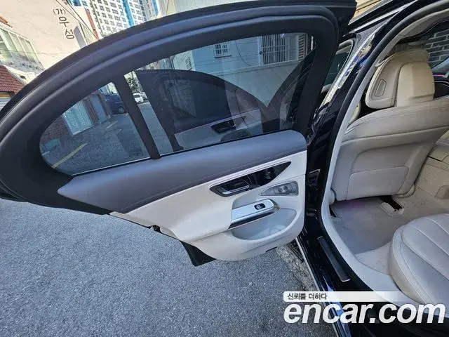 Mercedes-Benz E-Class 2024 — Photo 6/16