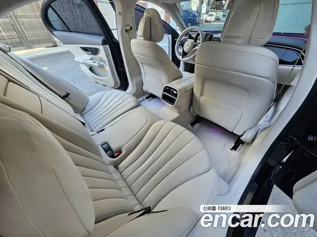 Mercedes-Benz E-Class 2024 — Photo 8/16