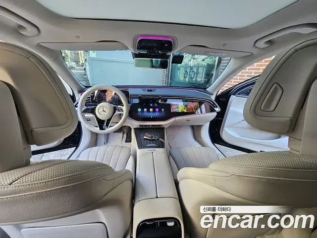 Mercedes-Benz E-Class 2024 — Photo 11/16