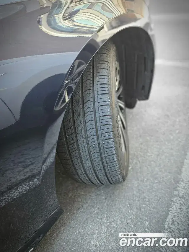 Mercedes-Benz E-Class 2024 — Photo 12/16