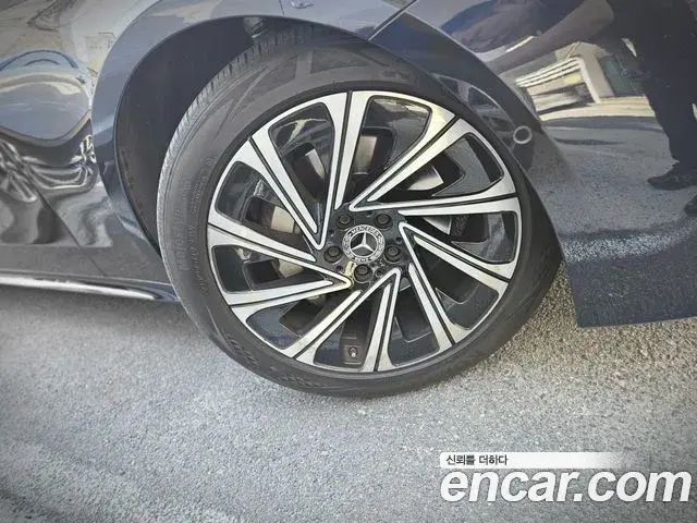 Mercedes-Benz E-Class 2024 — Photo 15/16