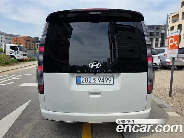 Hyundai Staria 2026 — Photo 2/13