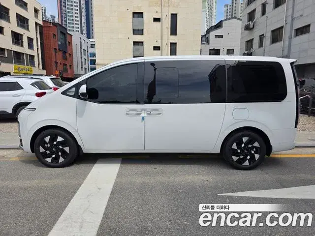 Hyundai Staria 2026 — Photo 3/13