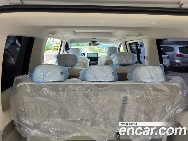 Hyundai Staria 2026 — Photo 5/13