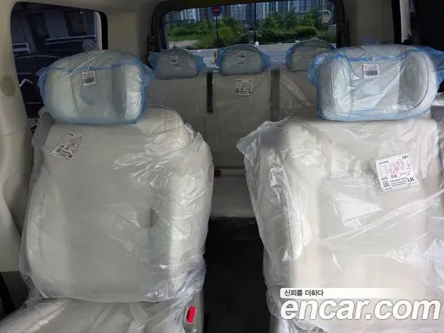 Hyundai Staria 2026 — Photo 6/13