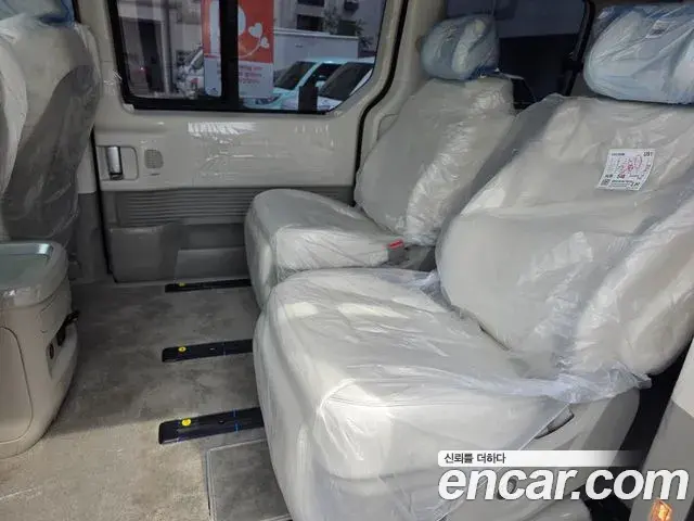Hyundai Staria 2026 — Photo 7/13