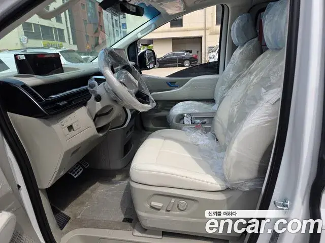 Hyundai Staria 2026 — Photo 8/13