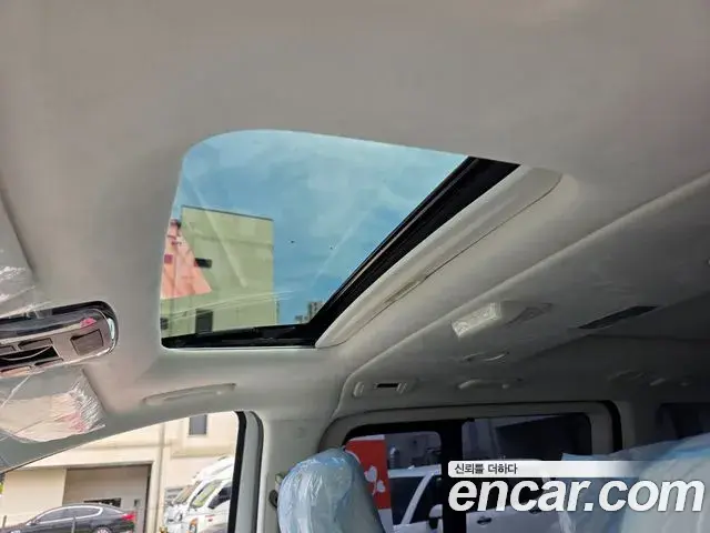 Hyundai Staria 2026 — Photo 9/13