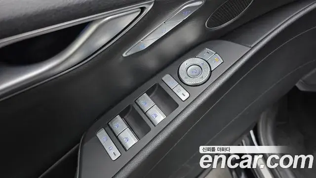 Genesis Electrified G80 2023 — Photo 13/20