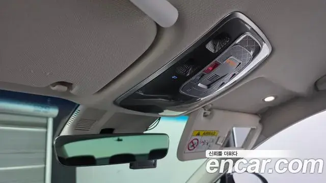 Genesis Electrified G80 2023 — Photo 17/20