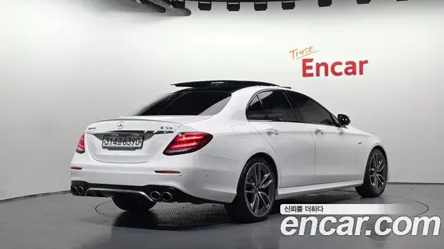 Mercedes-Benz E-Class 2019 — Photo 2/20