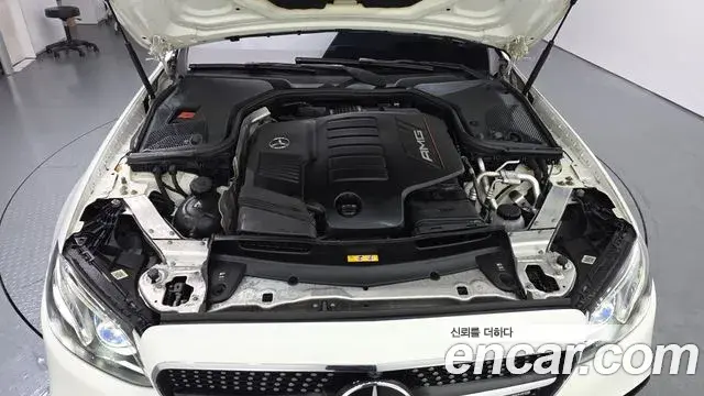 Mercedes-Benz E-Class 2019 — Photo 6/20