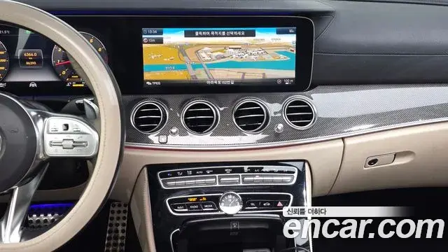 Mercedes-Benz E-Class 2019 — Photo 13/20