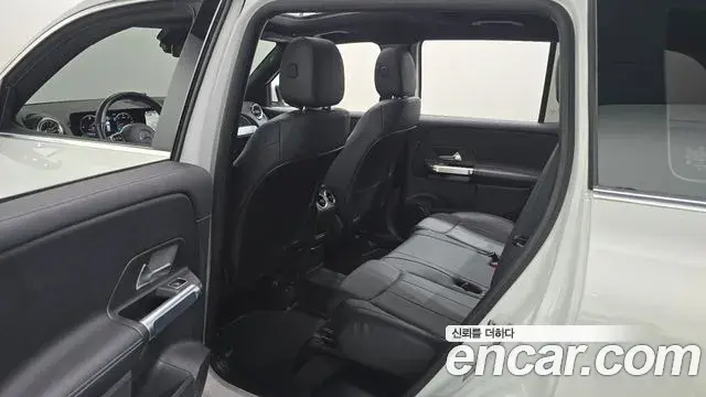 Mercedes-Benz GLB-Class 2022 — Şəkil 12/20