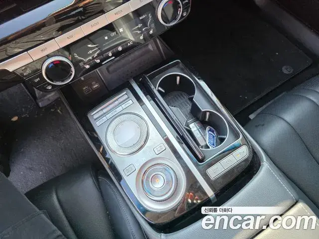 Genesis Electrified G80 2021 — Photo 15/15