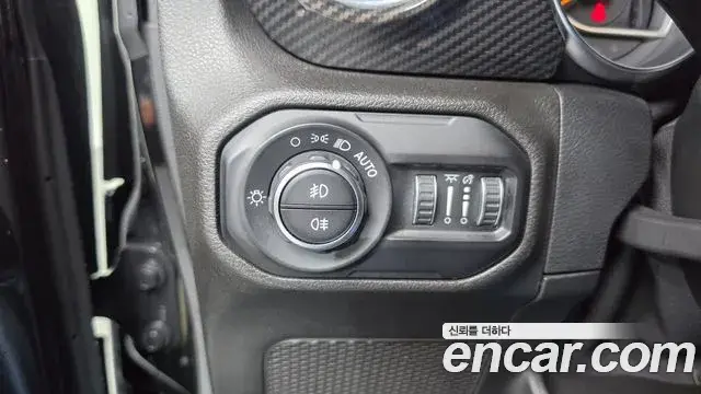 Jeep Wrangler 2021 — Photo 12/20