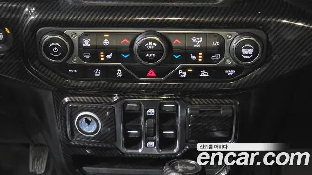 Jeep Wrangler 2021 — Photo 19/20