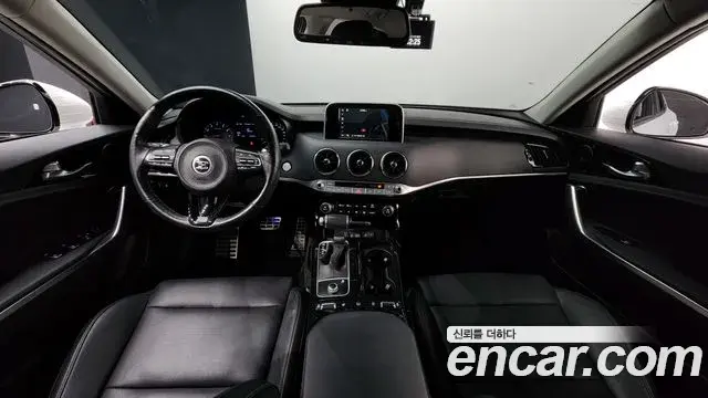 Kia Stinger 2018 — ფოტო 16/20