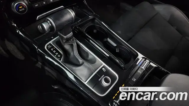 Kia Stinger 2018 — ფოტო 1/20