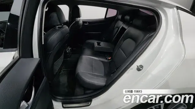 Kia Stinger 2018 — ფოტო 2/20