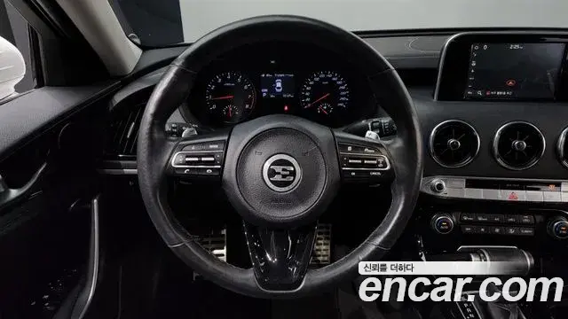 Kia Stinger 2018 — ფოტო 9/20