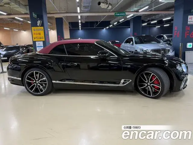 Bentley Continental GT 2019 — Photo 8/18