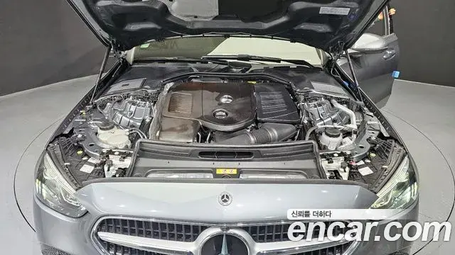 Mercedes-Benz C-Class 2023 — ფოტო 19/20