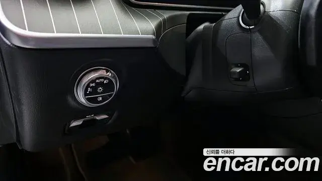 Mercedes-Benz C-Class 2023 — ფოტო 15/20