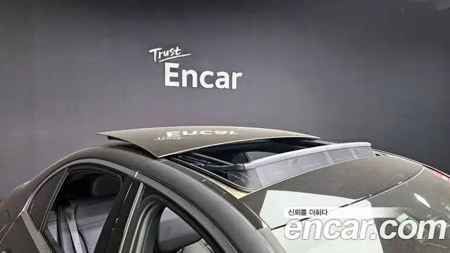 Mercedes-Benz C-Class 2023 — ფოტო 8/20