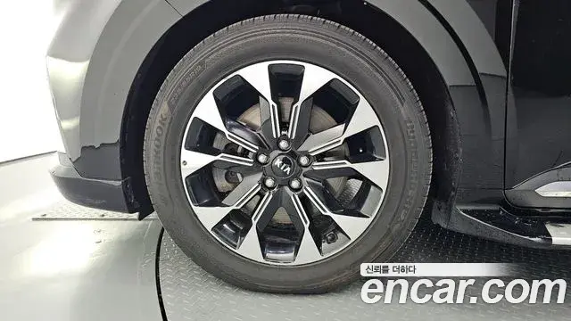 Kia Carnival 2021 — Фото 5/20