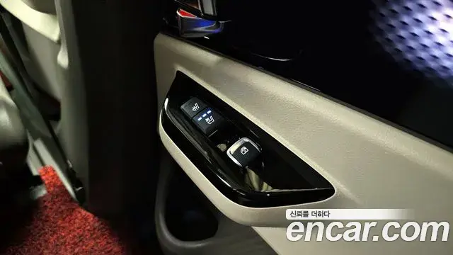 Kia Carnival 2021 — Фото 18/20