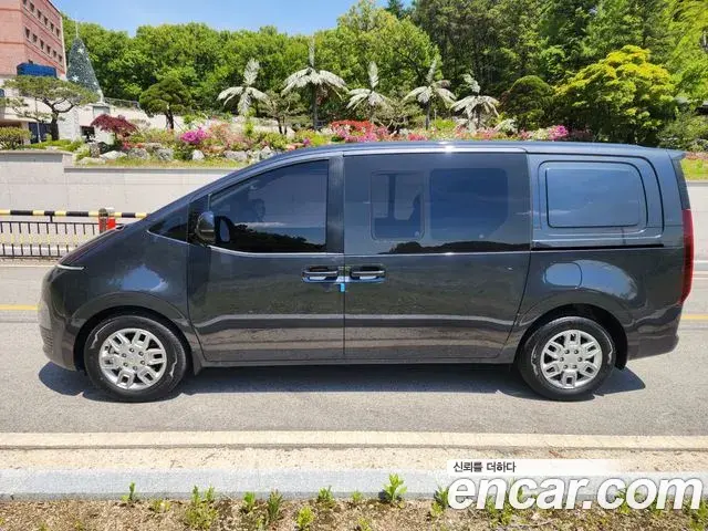 Hyundai Staria 2022 — Photo 14/20