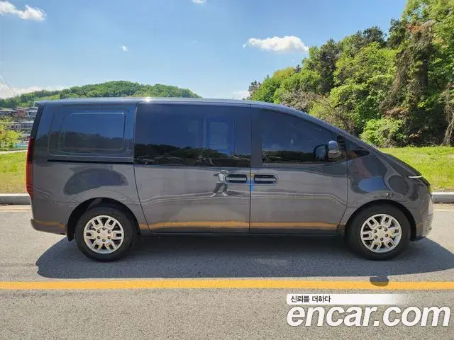 Hyundai Staria 2022 — Photo 18/20