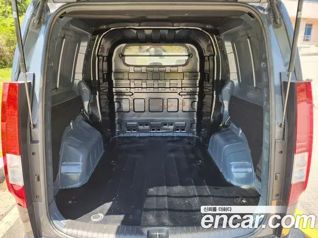 Hyundai Staria 2022 — Photo 6/20