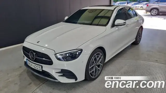 Mercedes-Benz E-Class 2023 — ფოტო 11/18