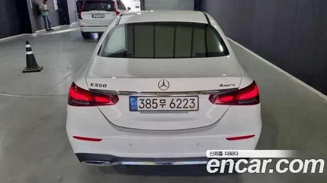 Mercedes-Benz E-Class 2023 — ფოტო 14/18